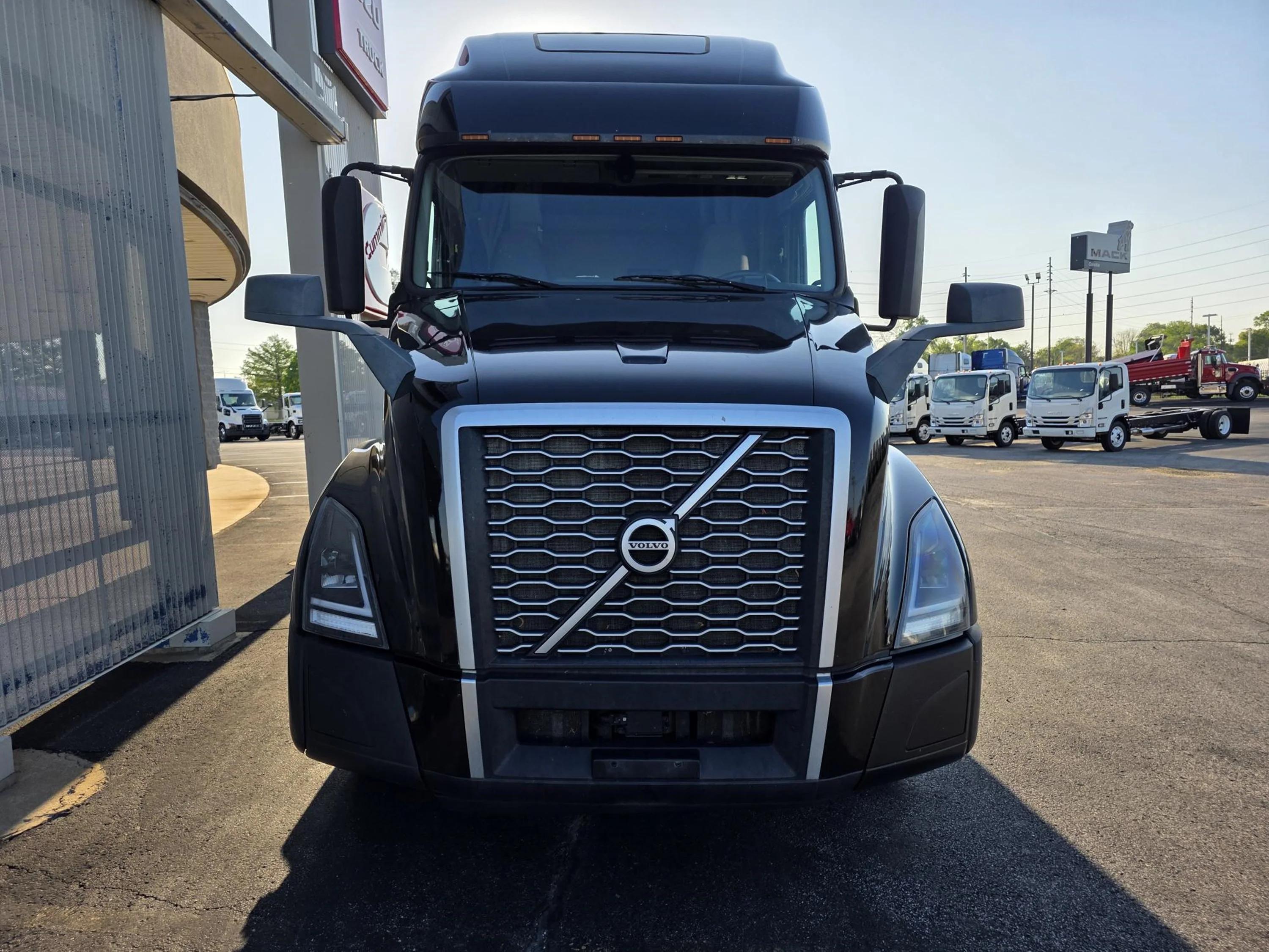 2022 Volvo VNL 760 in CAHOKIA, IL — photo 3