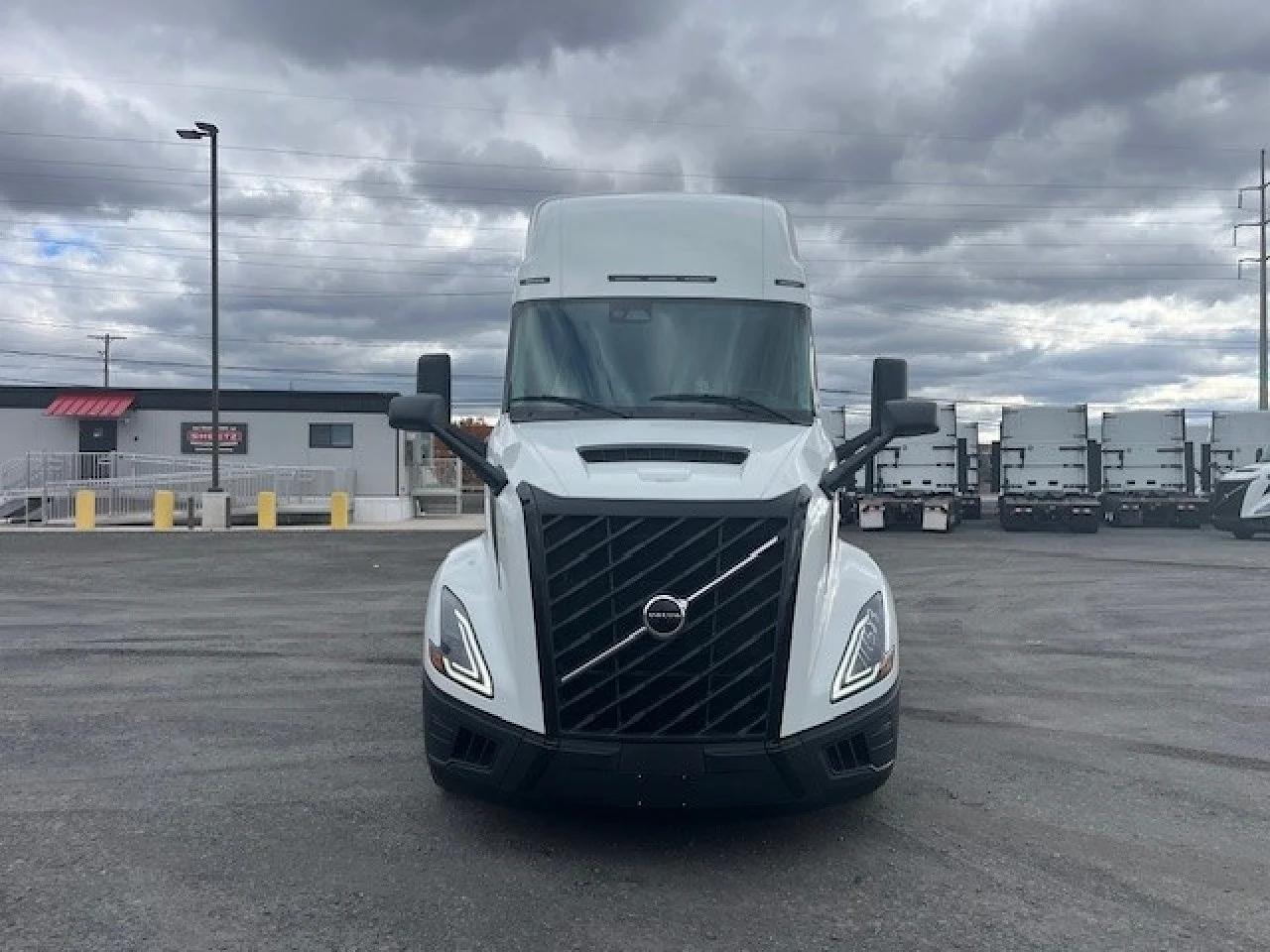 2026 Volvo VNL 860 in DUNMORE, PA — photo 2