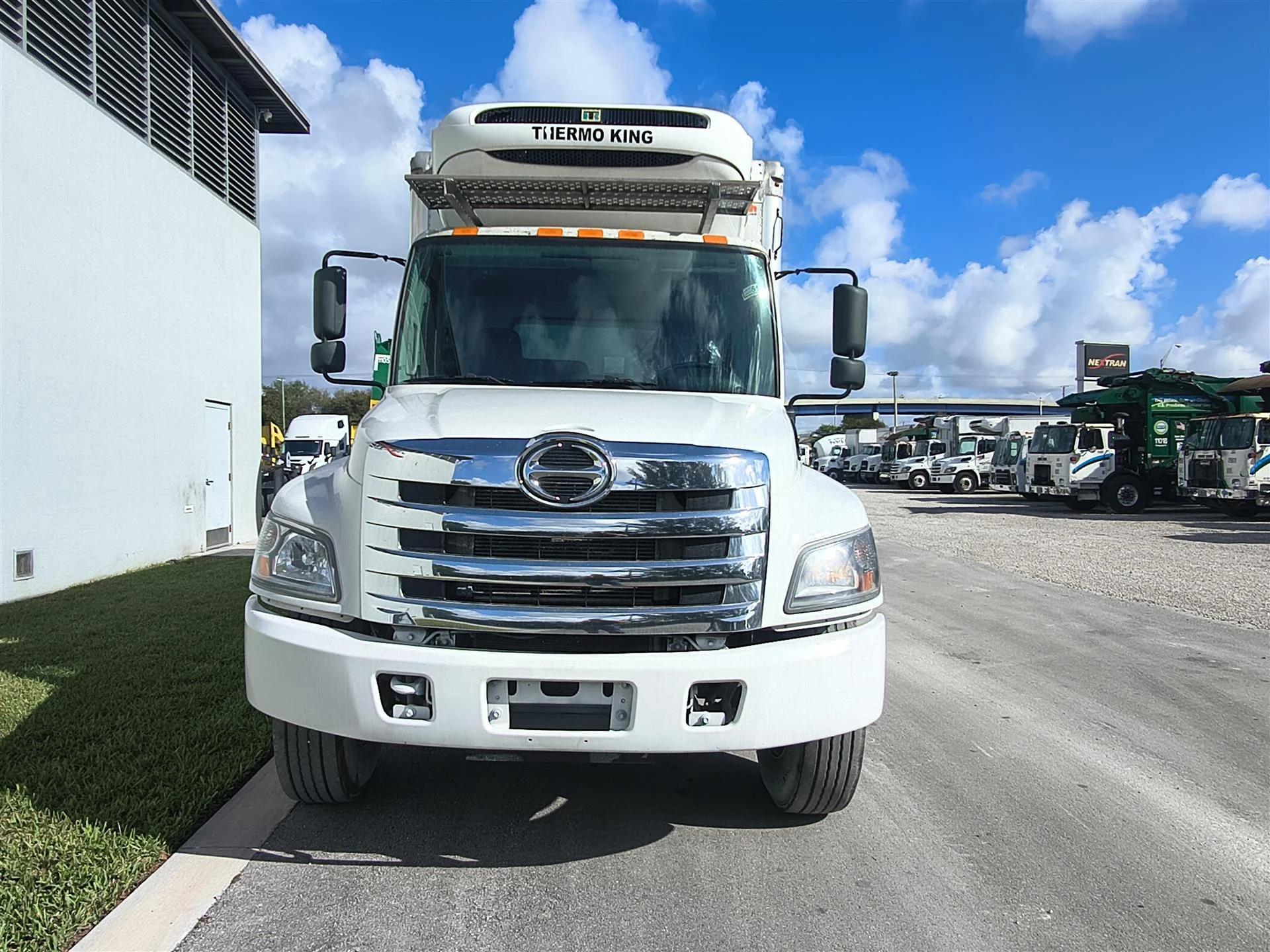 2019 Hino 268 in Fort Lauderdale, FL — photo 2