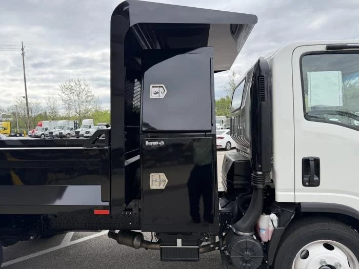 2025 Isuzu NRR in Cincinnati, OH — photo 4