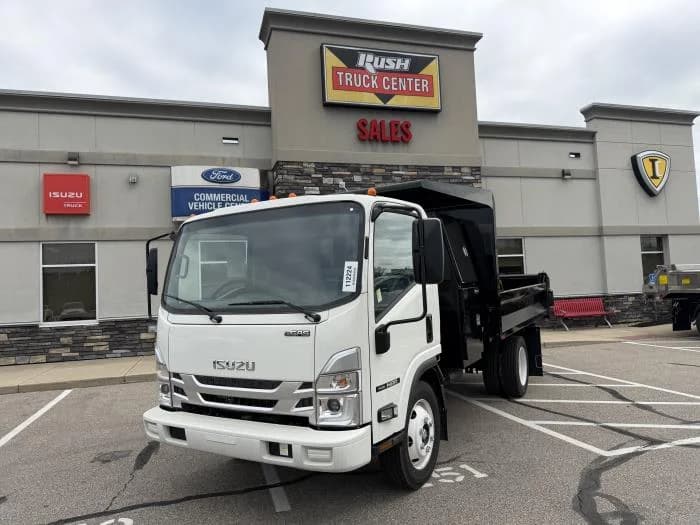 2025 Isuzu NRR in Cincinnati, OH — photo 2