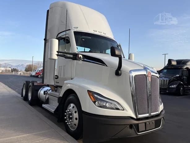 2023 Kenworth T680 in Salt Lake City, UT — photo 2