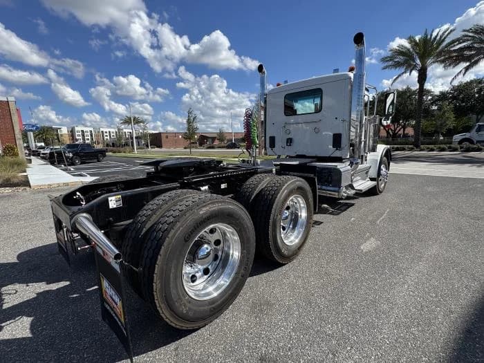 2026 Peterbilt 589 in Orlando, FL — photo 9