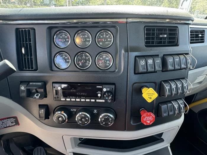 2026 Peterbilt 589 in Orlando, FL — photo 16
