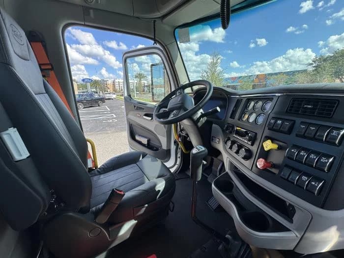 2026 Peterbilt 589 in Orlando, FL — photo 24