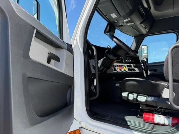 2022 Freightliner Cascadia in Salt Lake City, UT — photo 9