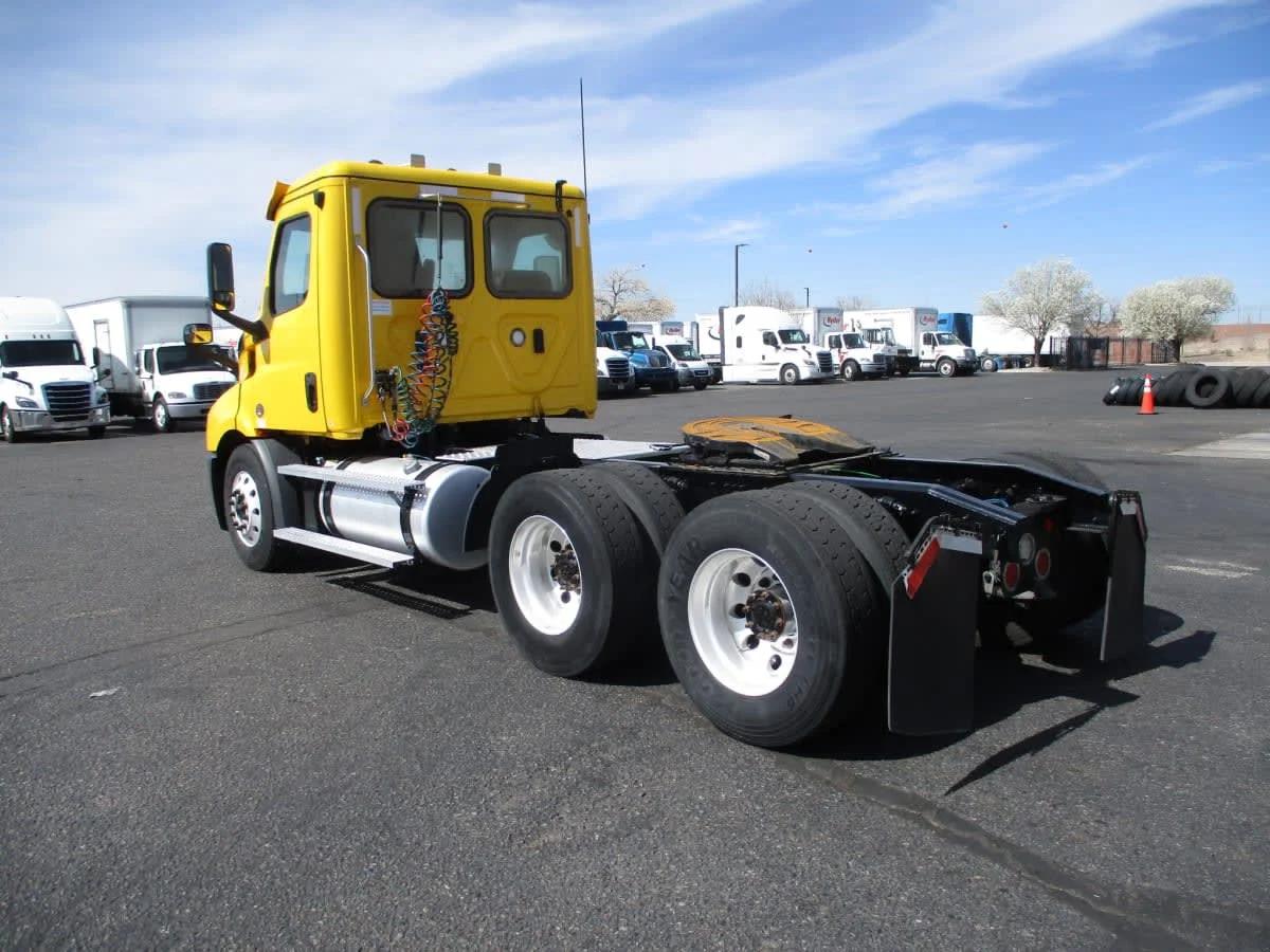 2020 Freightliner Cascadia in Phoenix, AZ — photo 6