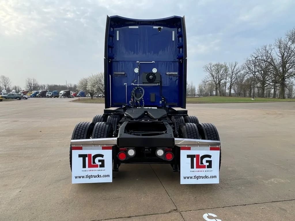 2023 Peterbilt 579 in Springfield, MO — photo 4