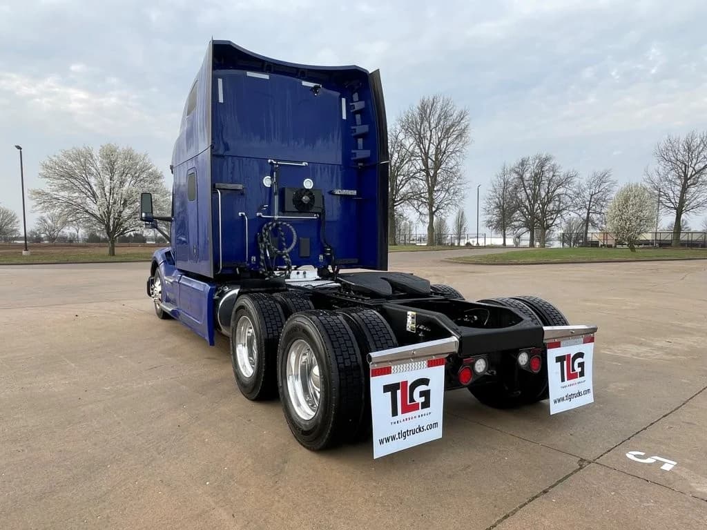 2023 Peterbilt 579 in Springfield, MO — photo 3