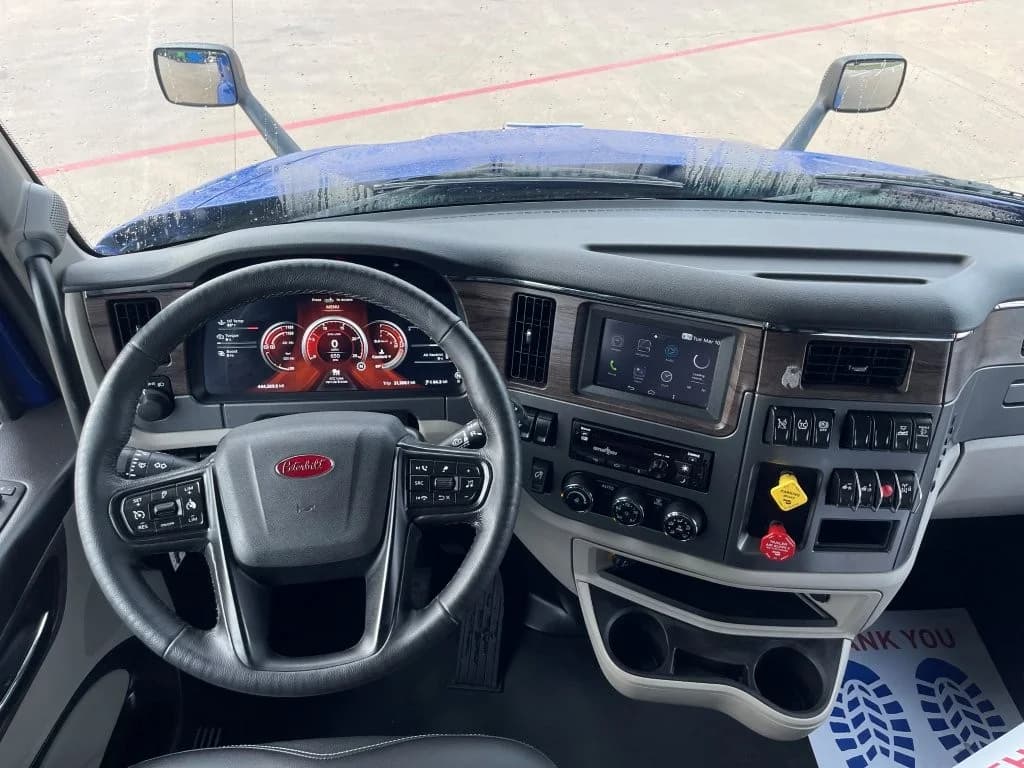 2023 Peterbilt 579 in Springfield, MO — photo 12