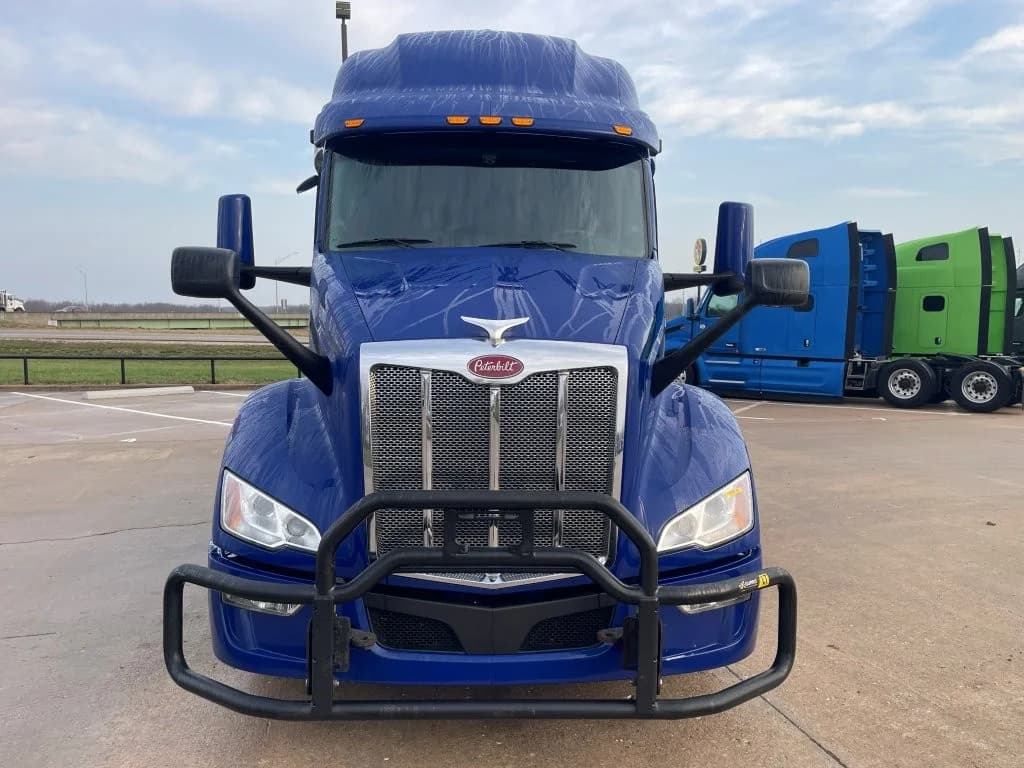 2023 Peterbilt 579 in Springfield, MO — photo 8
