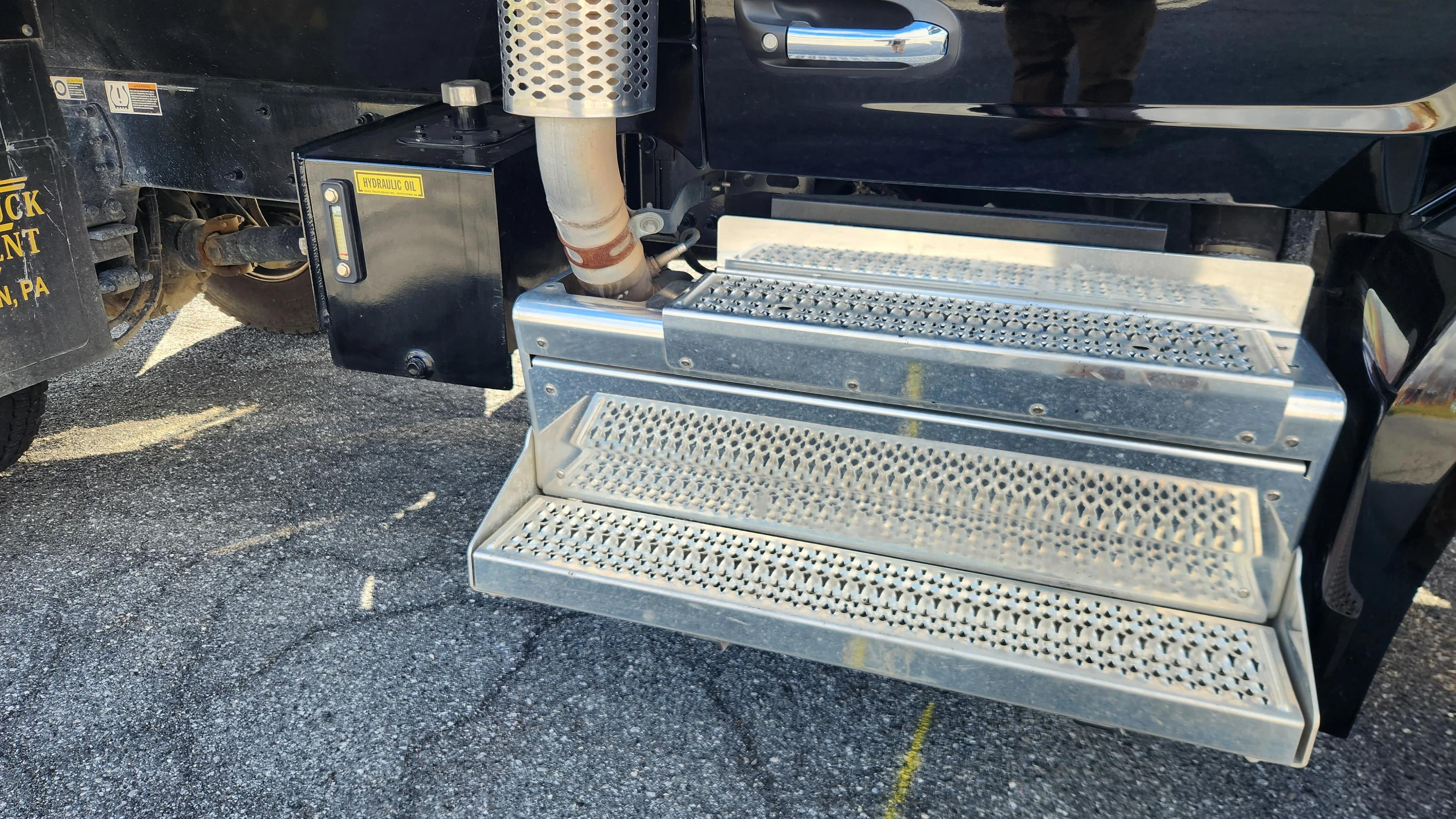 2025 Peterbilt 537 in LANCASTER, PA — photo 13
