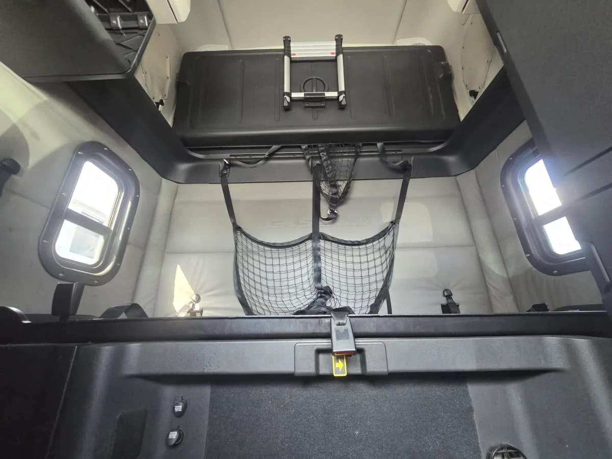 2019 Freightliner Cascadia in Tampa, FL — photo 8