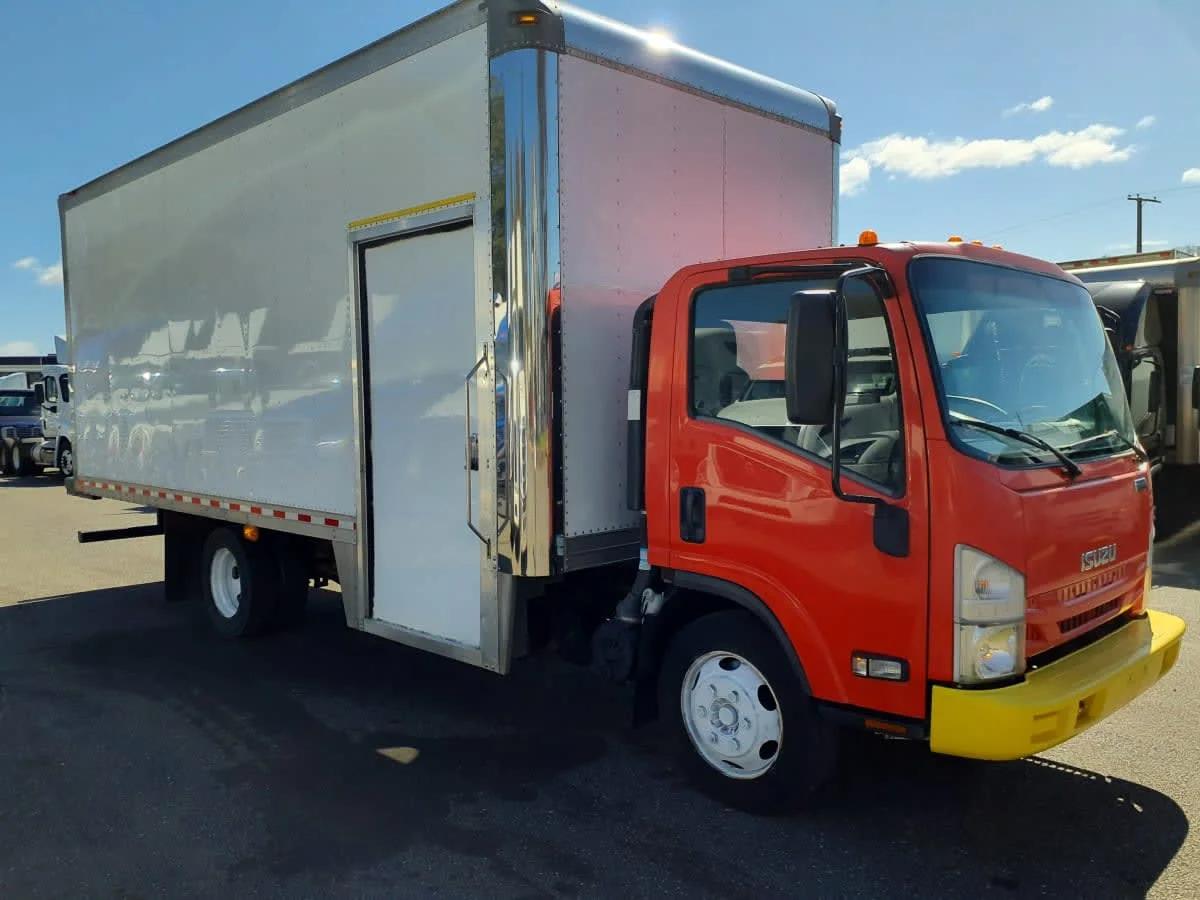 2017 Isuzu NRR in Springfield, MA — photo 3