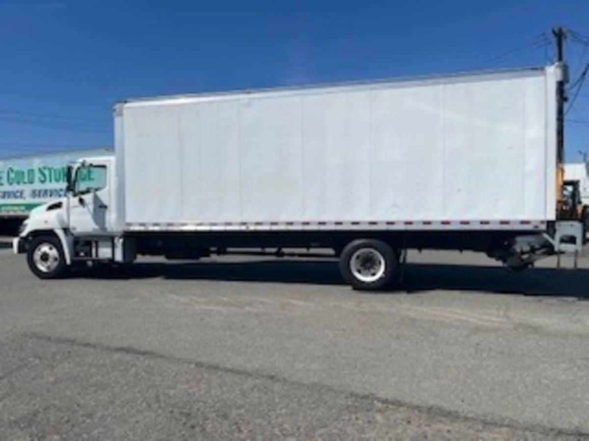 2016 Hino 268 in Newark, NJ — photo 14