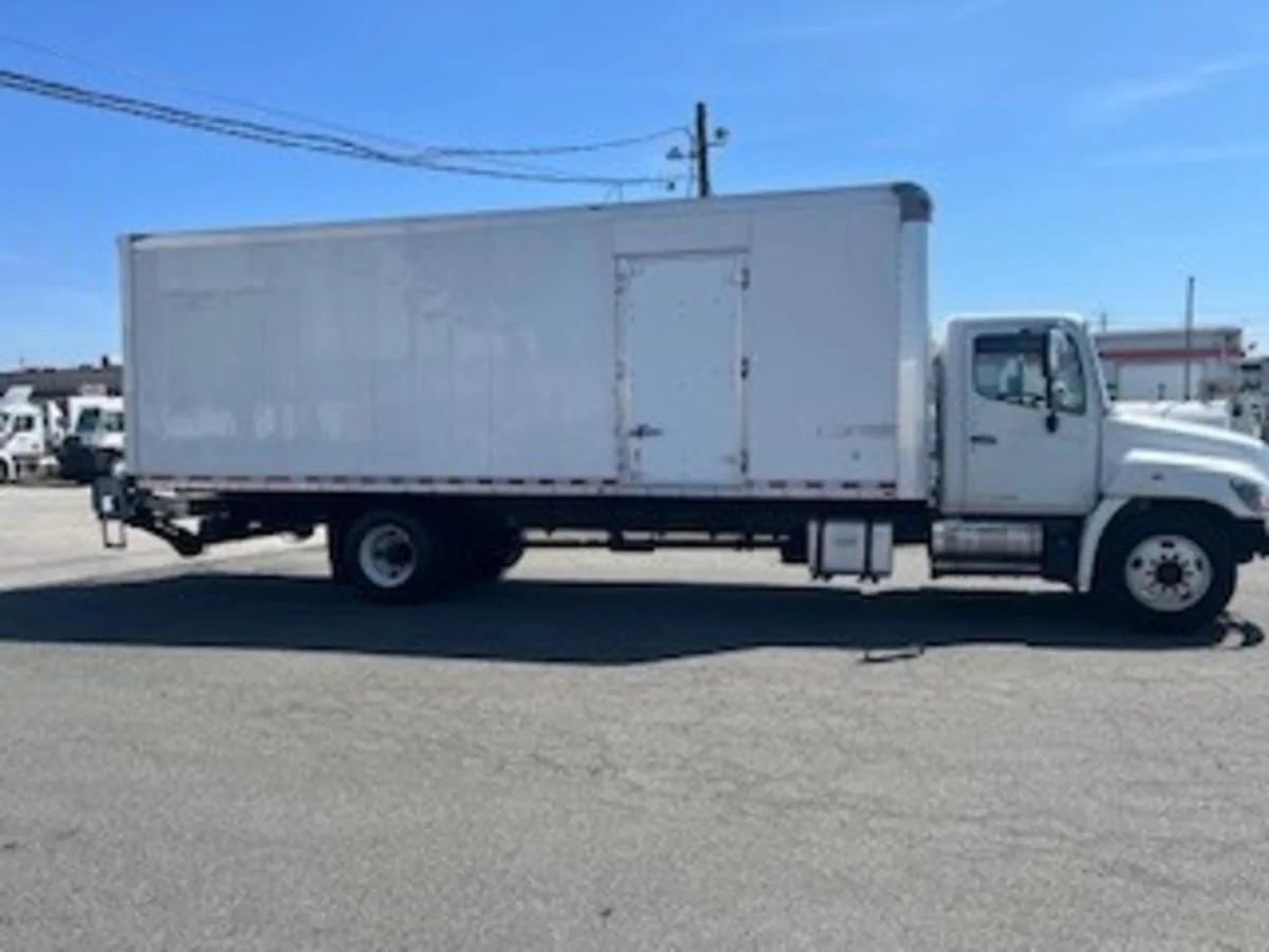 2016 Hino 268 in Newark, NJ — photo 15