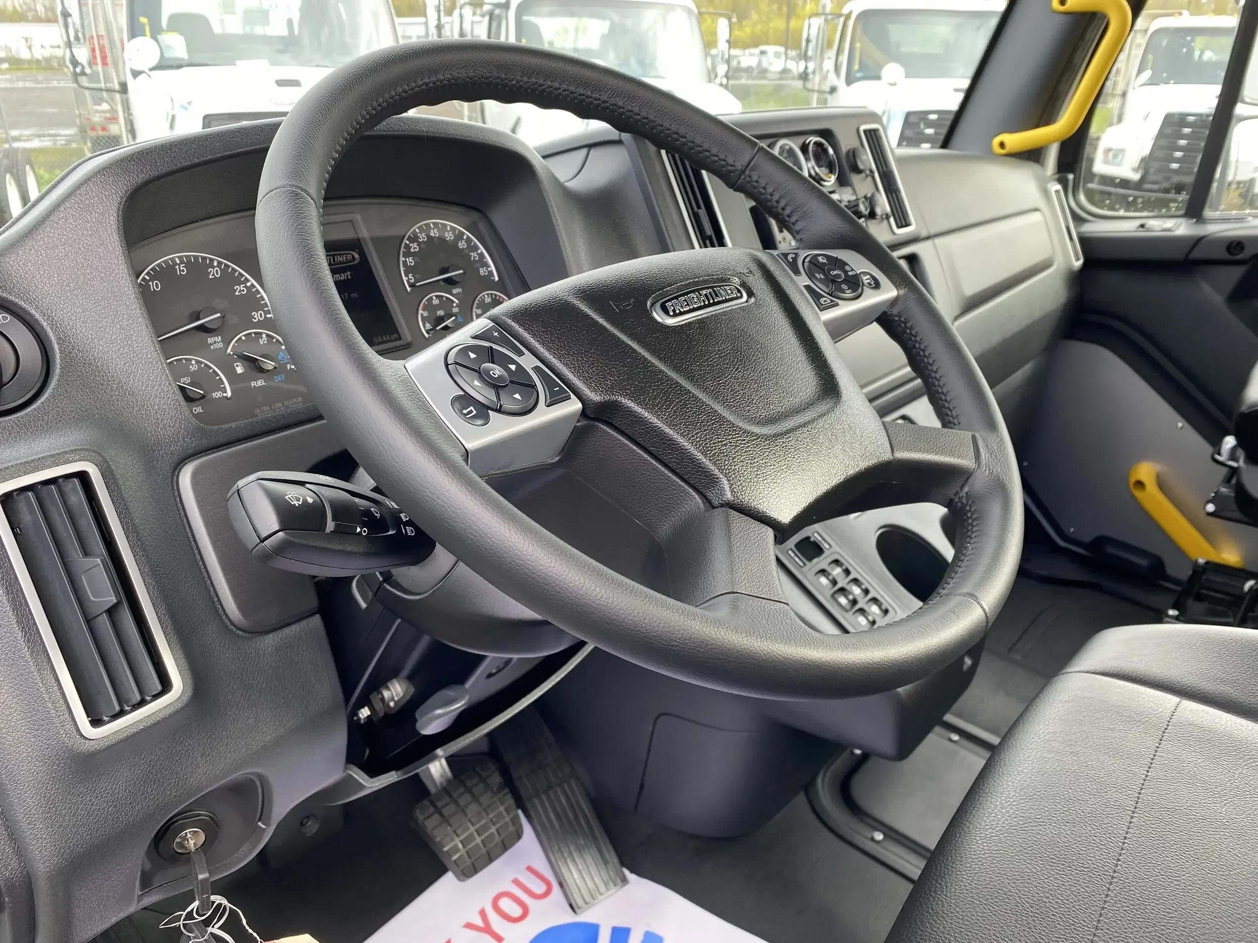 2025 Freightliner 108SD in Portland, OR — photo 10