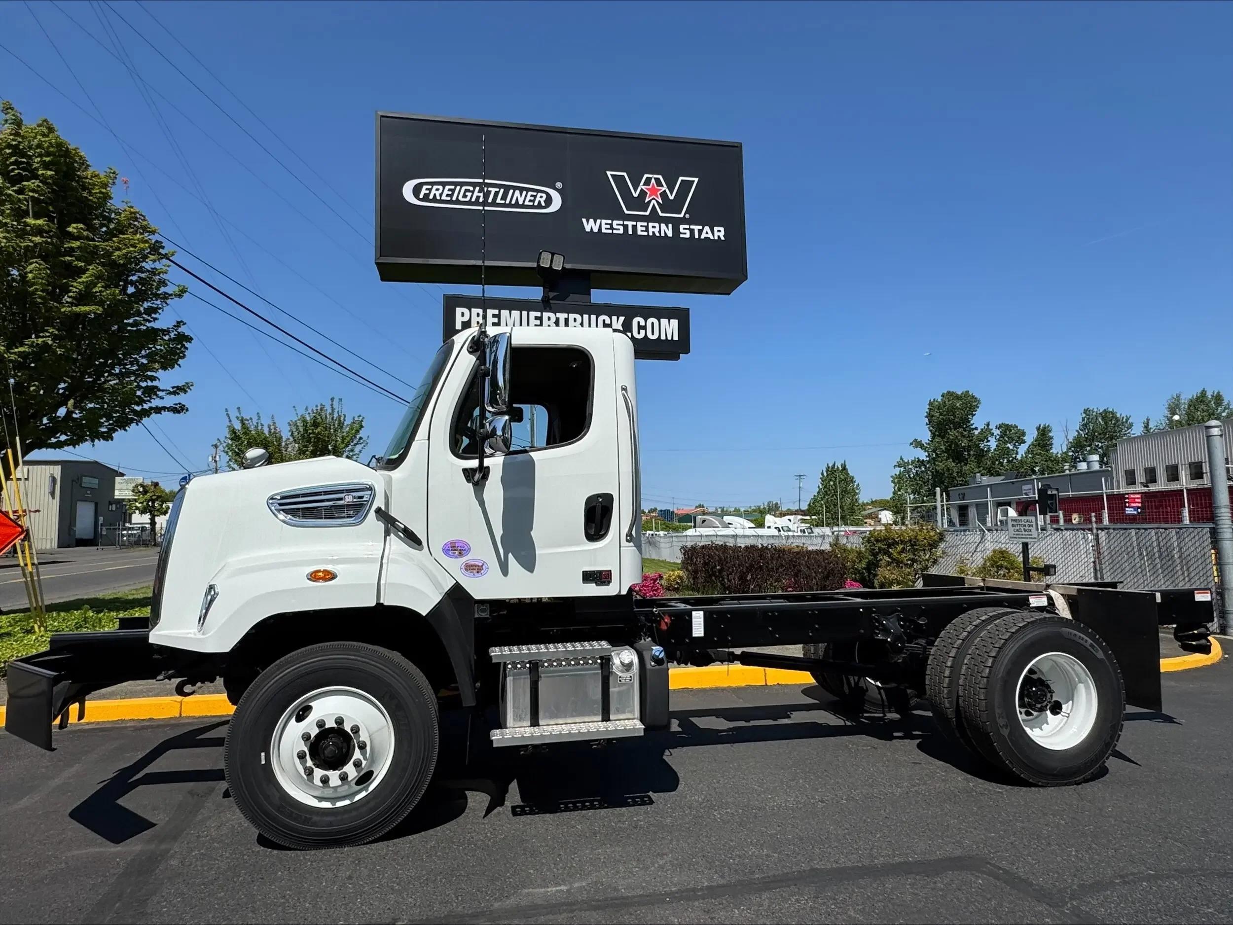2025 Freightliner 108SD in Portland, OR — photo 3