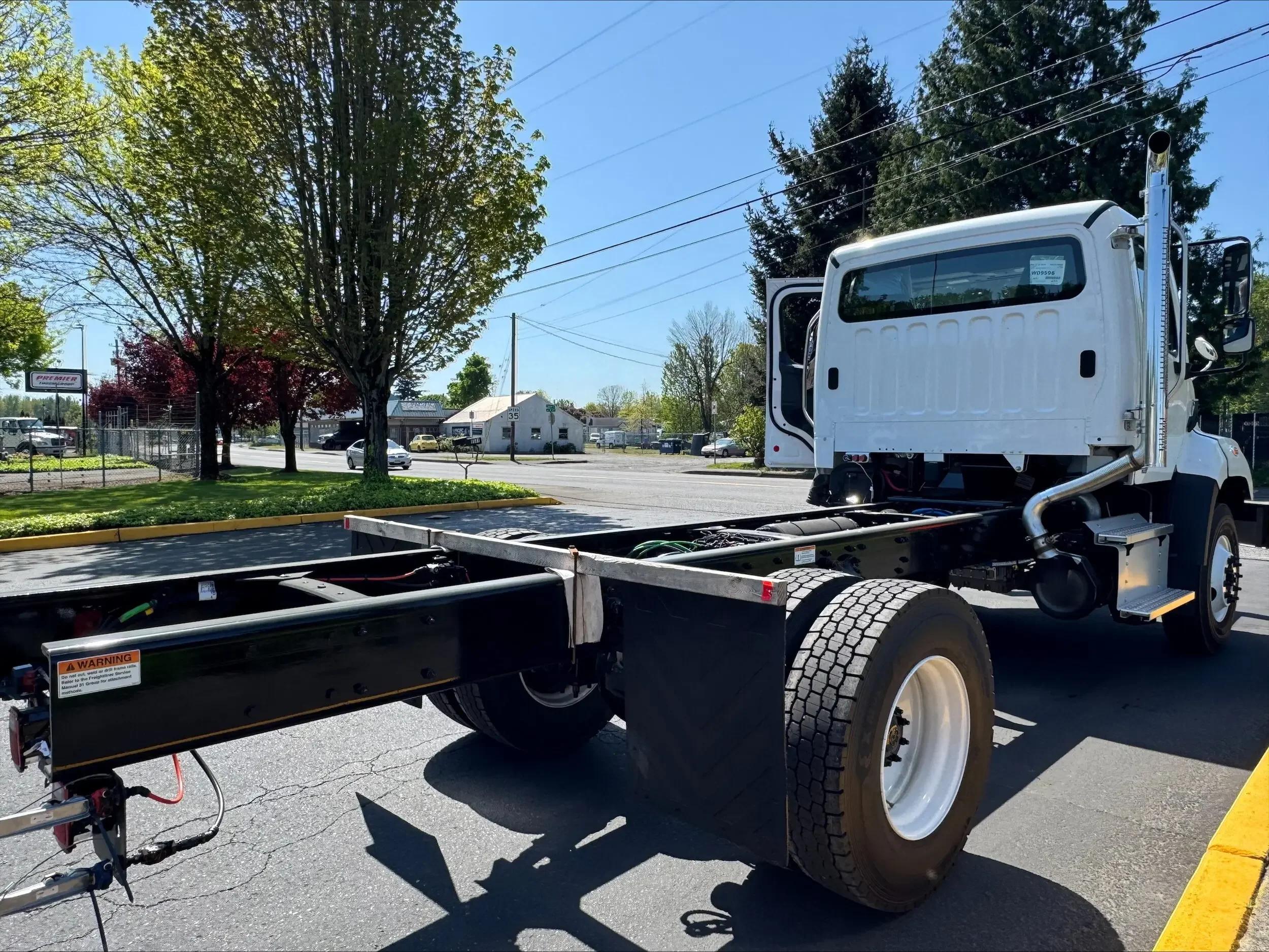 2025 Freightliner 108SD in Portland, OR — photo 8