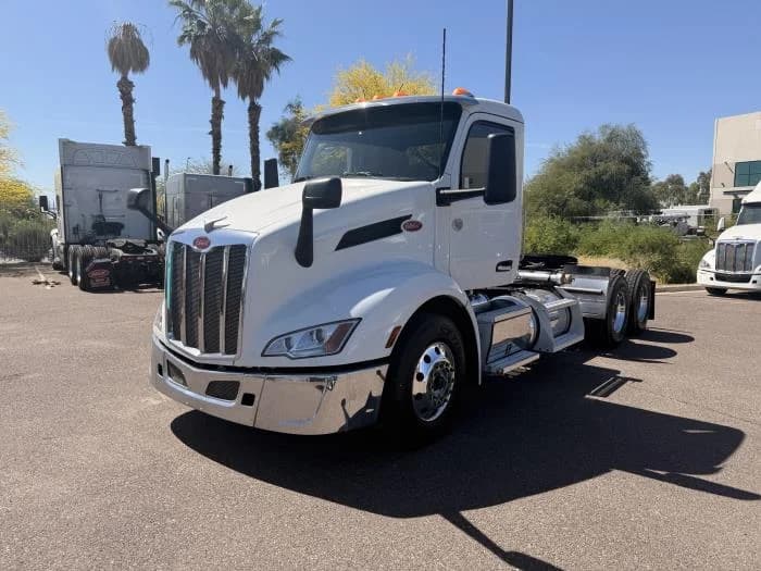 2023 Peterbilt 579 — photo 2