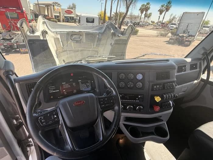 2023 Peterbilt 579 — photo 13
