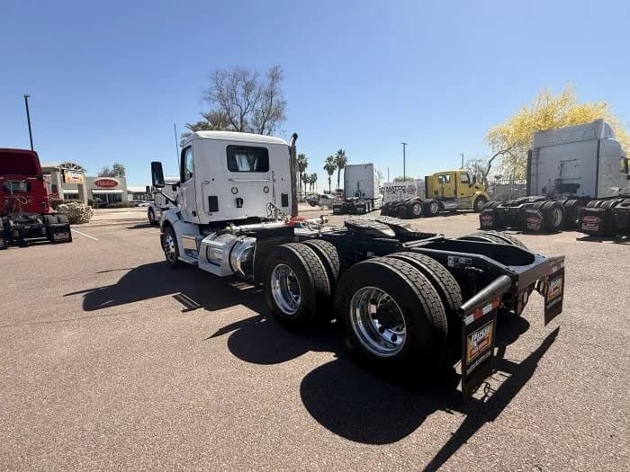 2023 Peterbilt 579 — photo 4