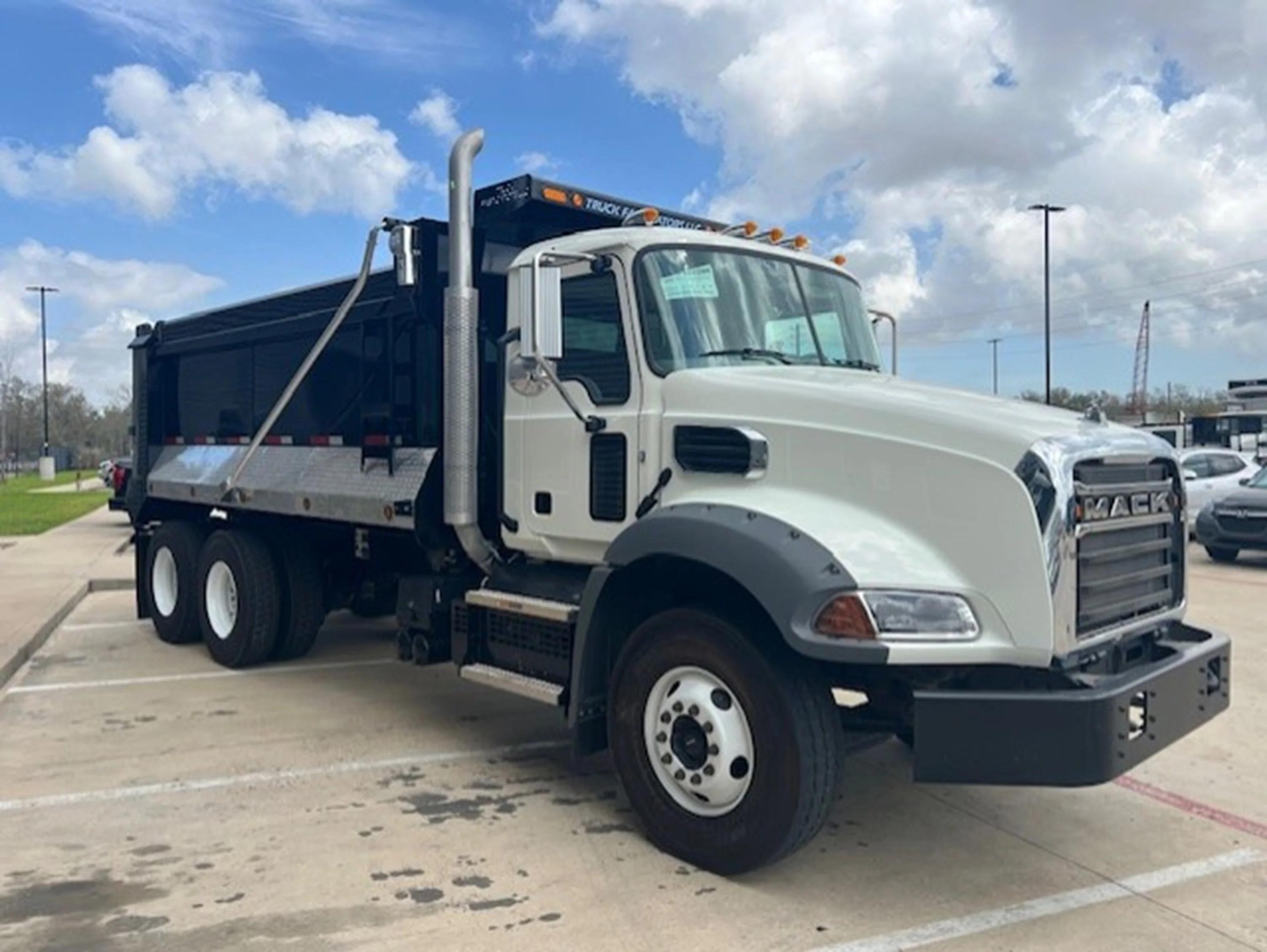 2026 Mack in HOUSTON, TX — photo 2