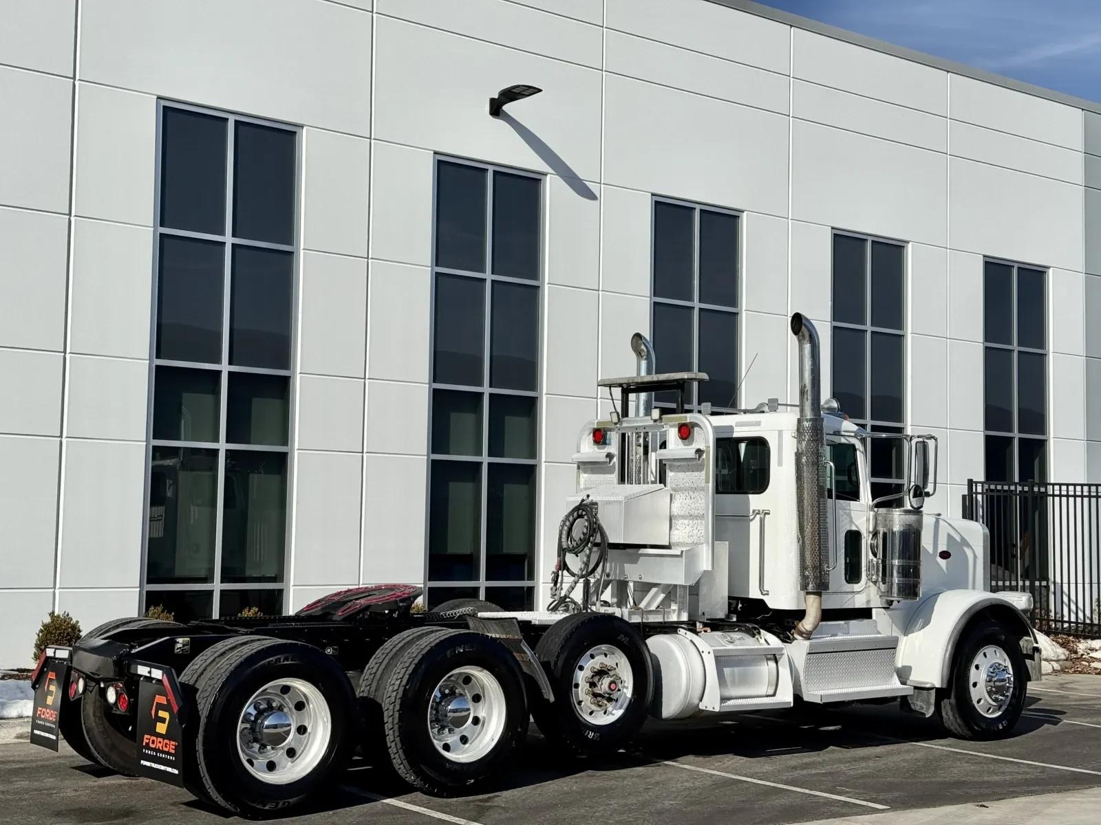 2018 Peterbilt 389 in New Lenox, IL — photo 5