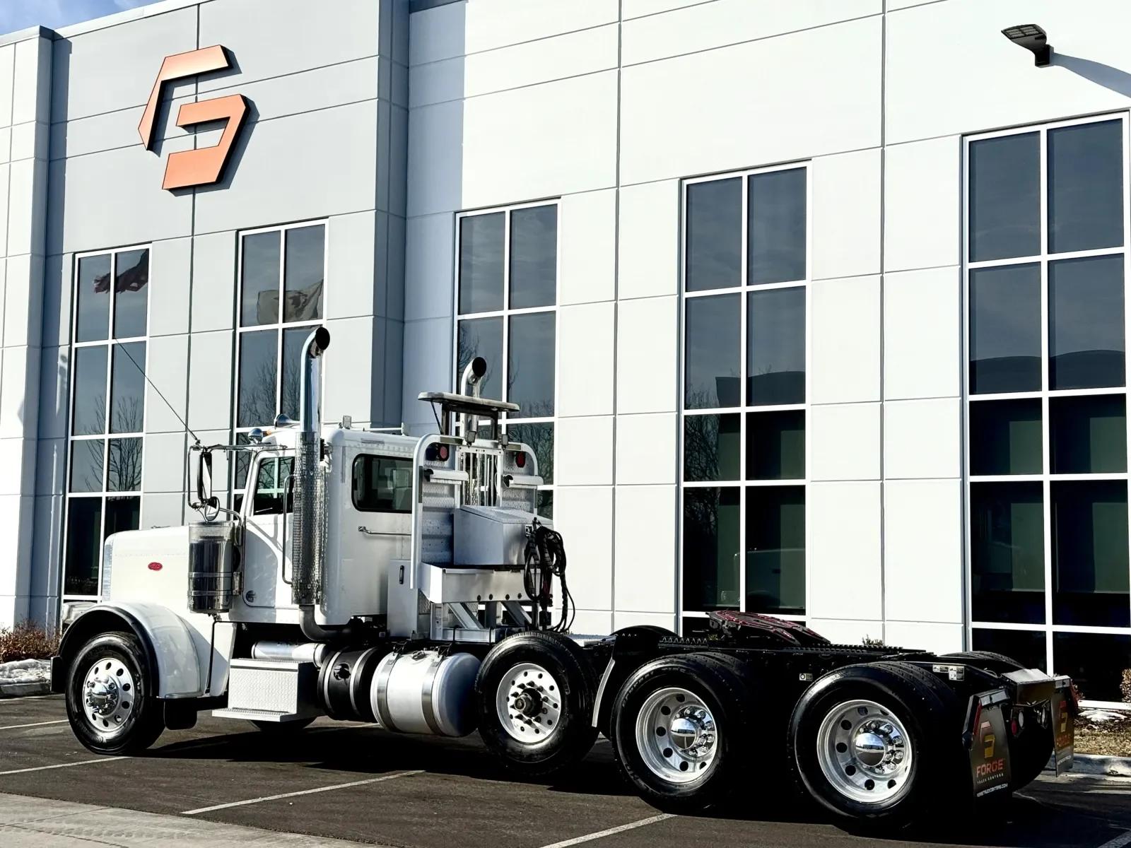 2018 Peterbilt 389 in New Lenox, IL — photo 6