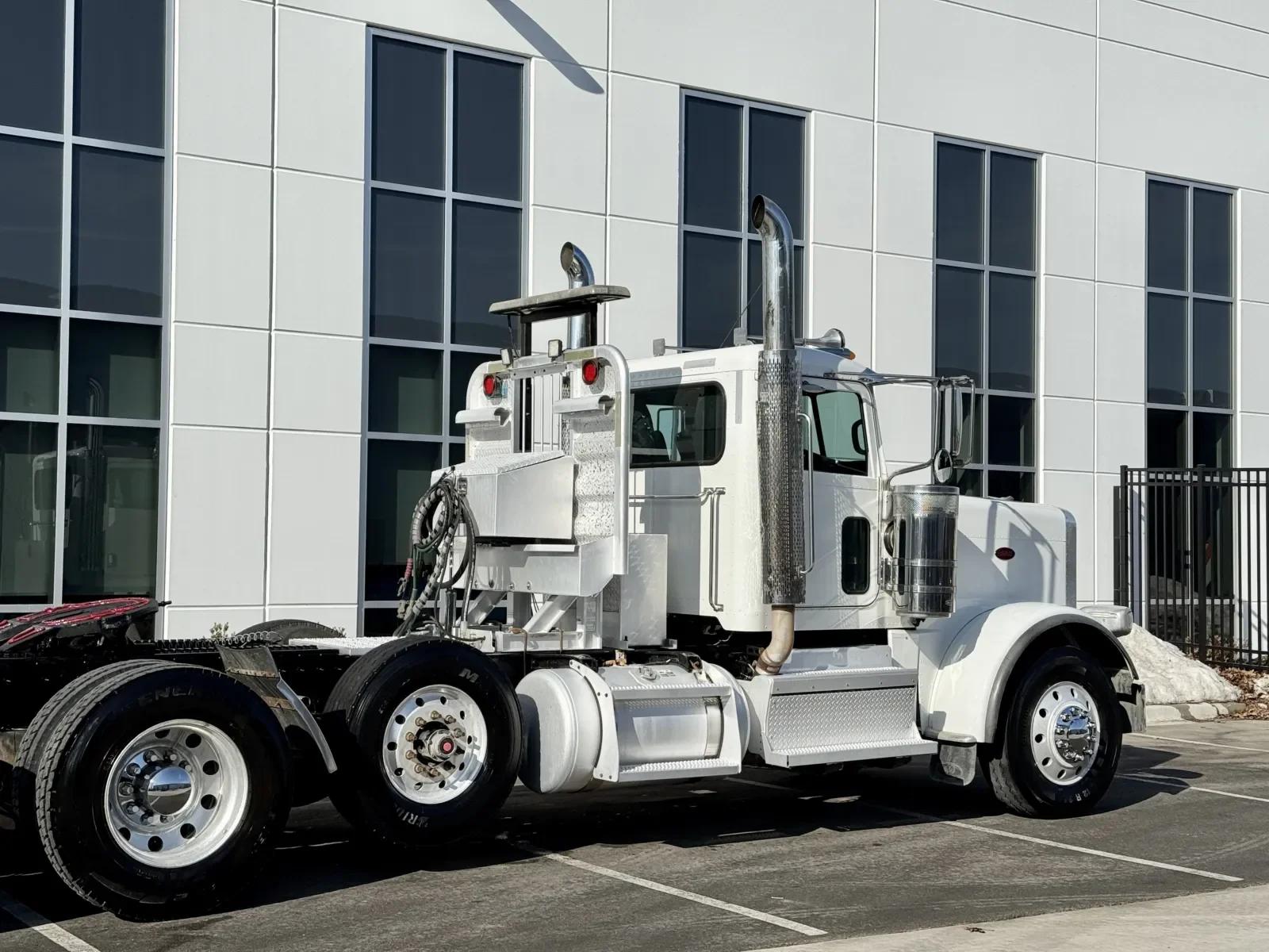 2018 Peterbilt 389 in New Lenox, IL — photo 7
