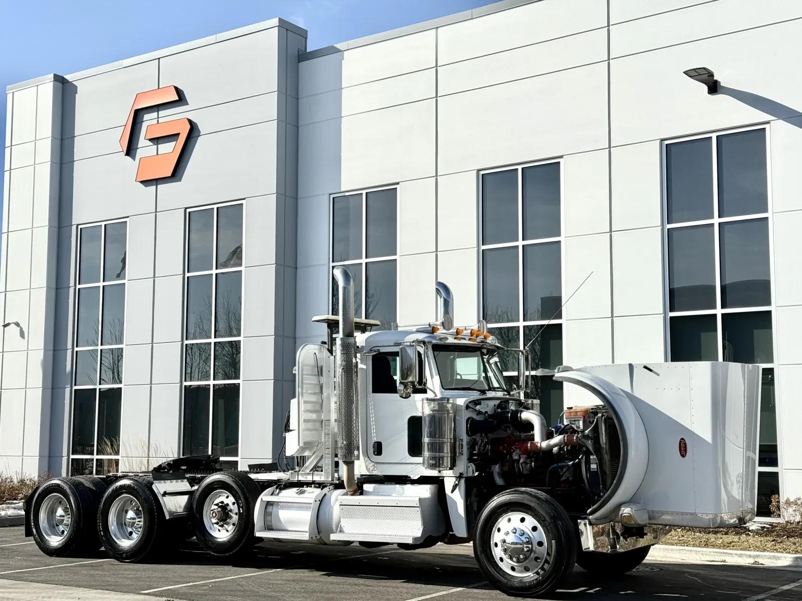 2018 Peterbilt 389 in New Lenox, IL — photo 9
