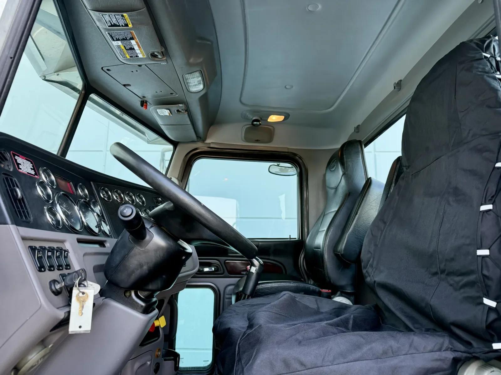 2018 Peterbilt 389 in New Lenox, IL — photo 14