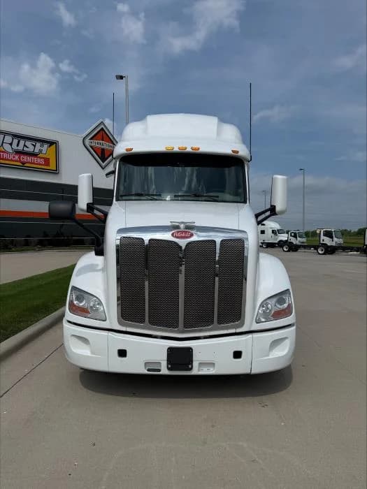 2022 Peterbilt 579 in Springfield, MO, MO — photo 5