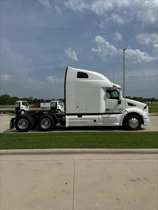 2022 Peterbilt 579 in Springfield, MO, MO — photo 11