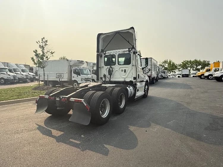 2019 Freightliner Cascadia in Jessup, MD — photo 7