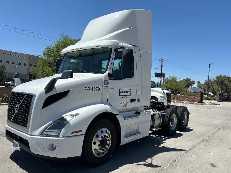 2021 Volvo VNR 640 in Phoenix, AZ