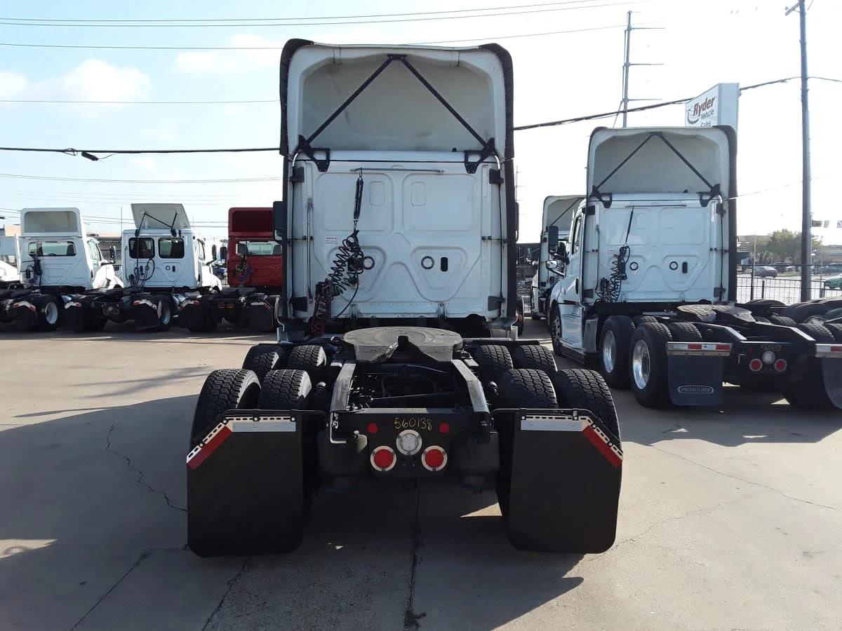 2022 Freightliner Cascadia in Dallas, TX — photo 5