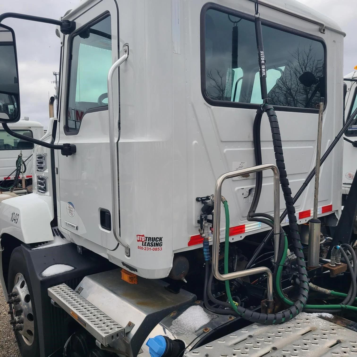 2019 Mack Anthem — photo 3