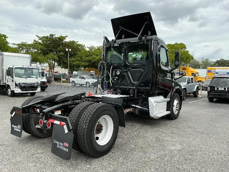 2019 Freightliner Cascadia in Medley, FL — photo 7