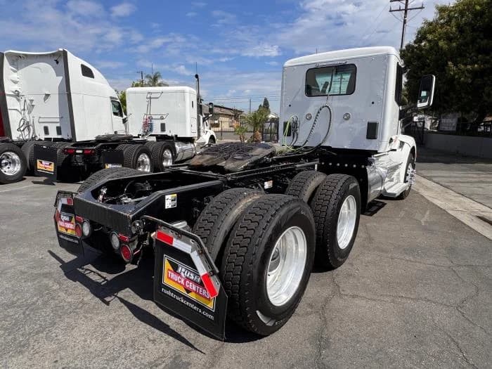 2021 Peterbilt 579 in Los Angeles, CA — photo 6