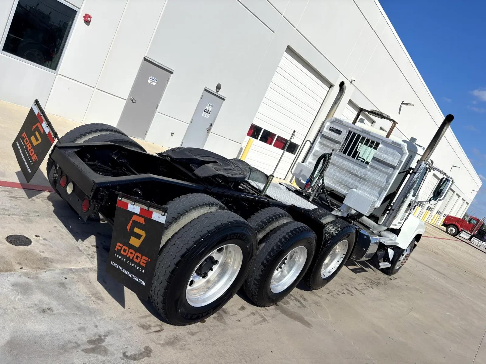 2013 Mack Pinnacle in Hutchins, TX — photo 11