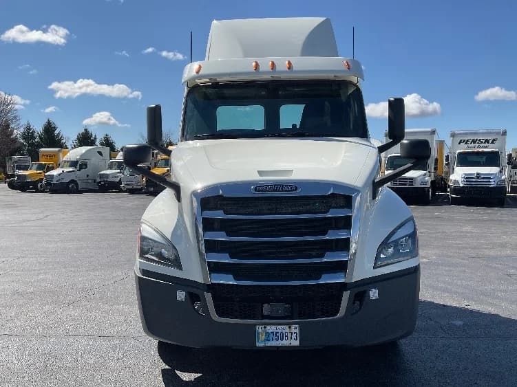 2019 Freightliner Cascadia in Middlefield, OH — photo 2