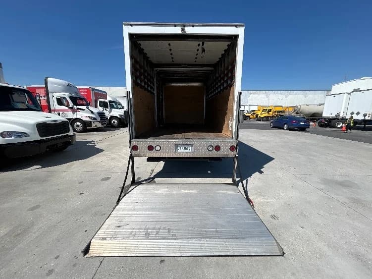 2021 Isuzu NRR in Hammond, LA — photo 9