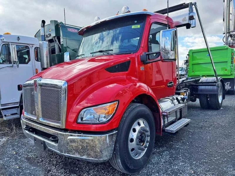 2025 Kenworth T280