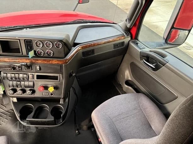 2019 International LT in Portland, OR — photo 24