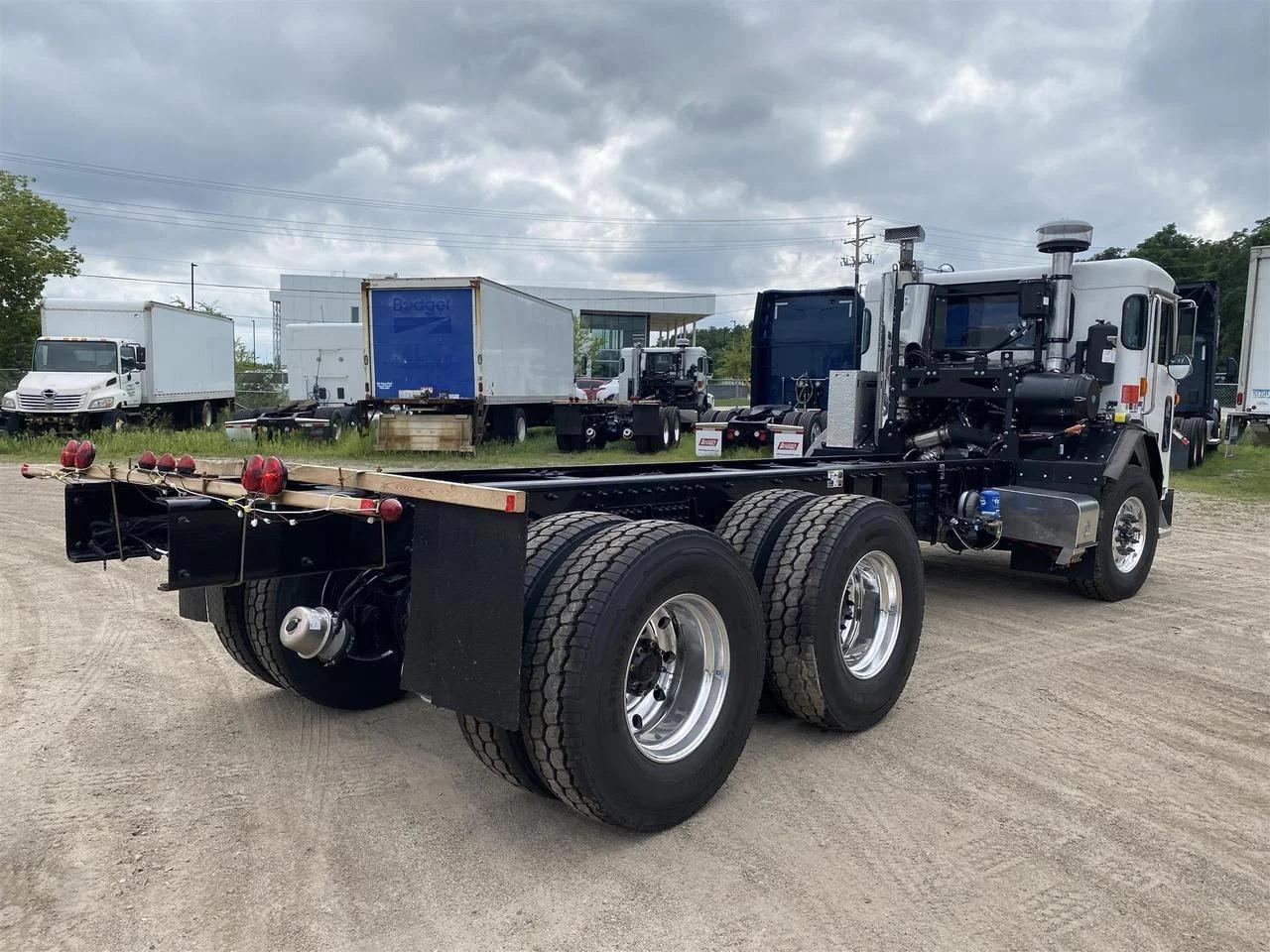 2025 Peterbilt 520 in Eau Claire, WI — photo 5