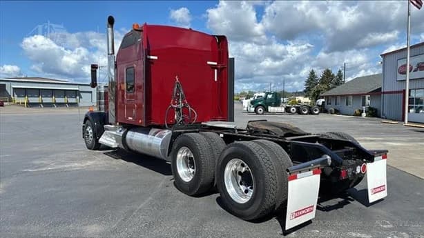 2023 Kenworth W900 in Portland, OR — photo 3