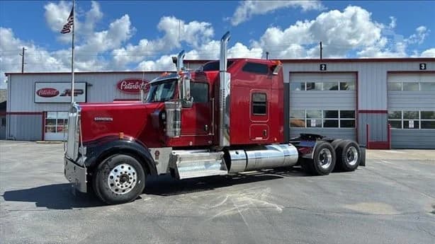 2023 Kenworth W900