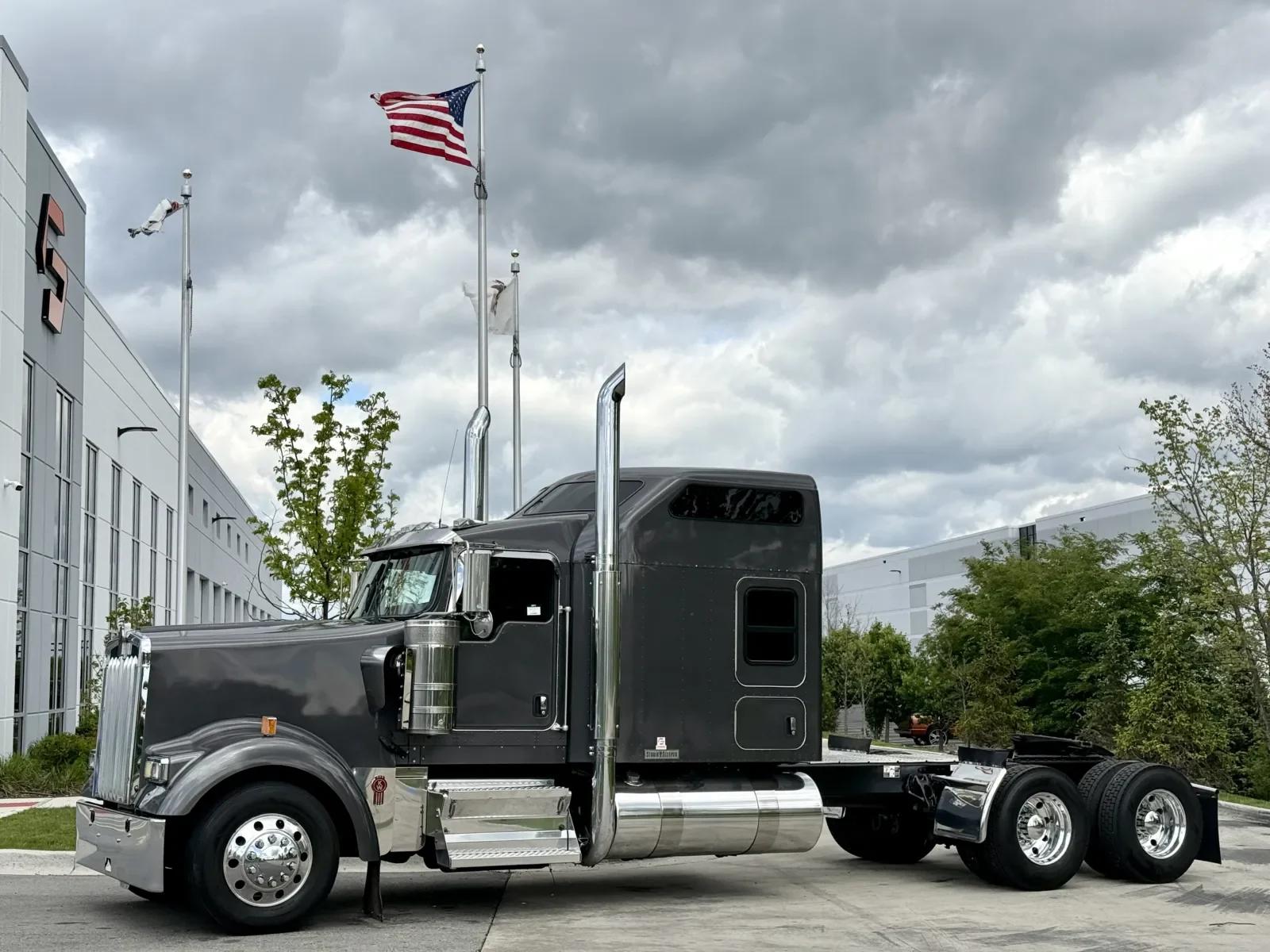 2019 Kenworth W900