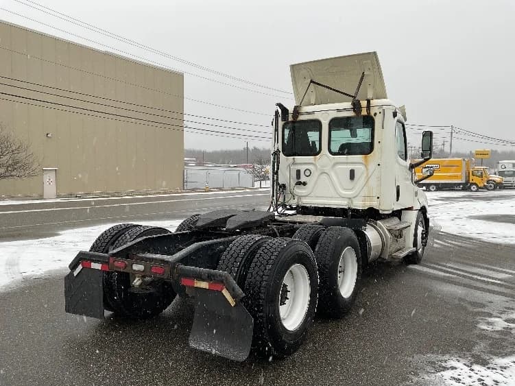 2019 Freightliner Cascadia in Londonderry, NH — photo 7